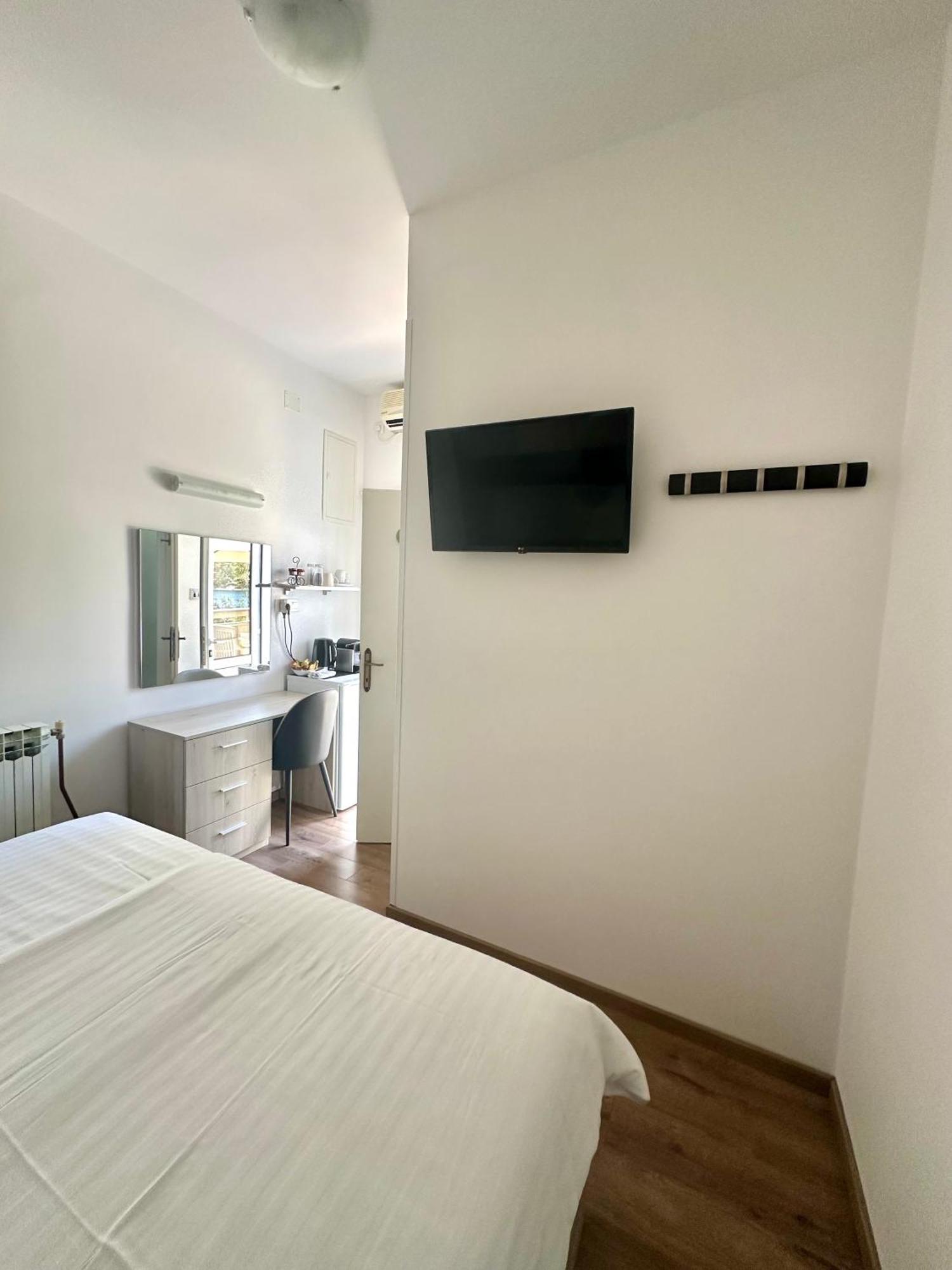 Sea View Room Macolic Palit Bagian luar foto