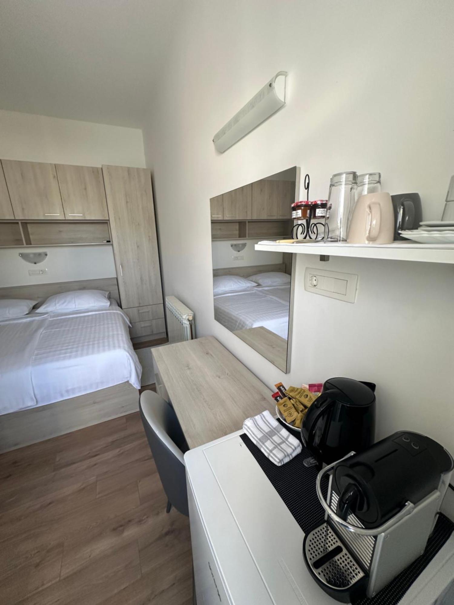 Sea View Room Macolic Palit Bagian luar foto